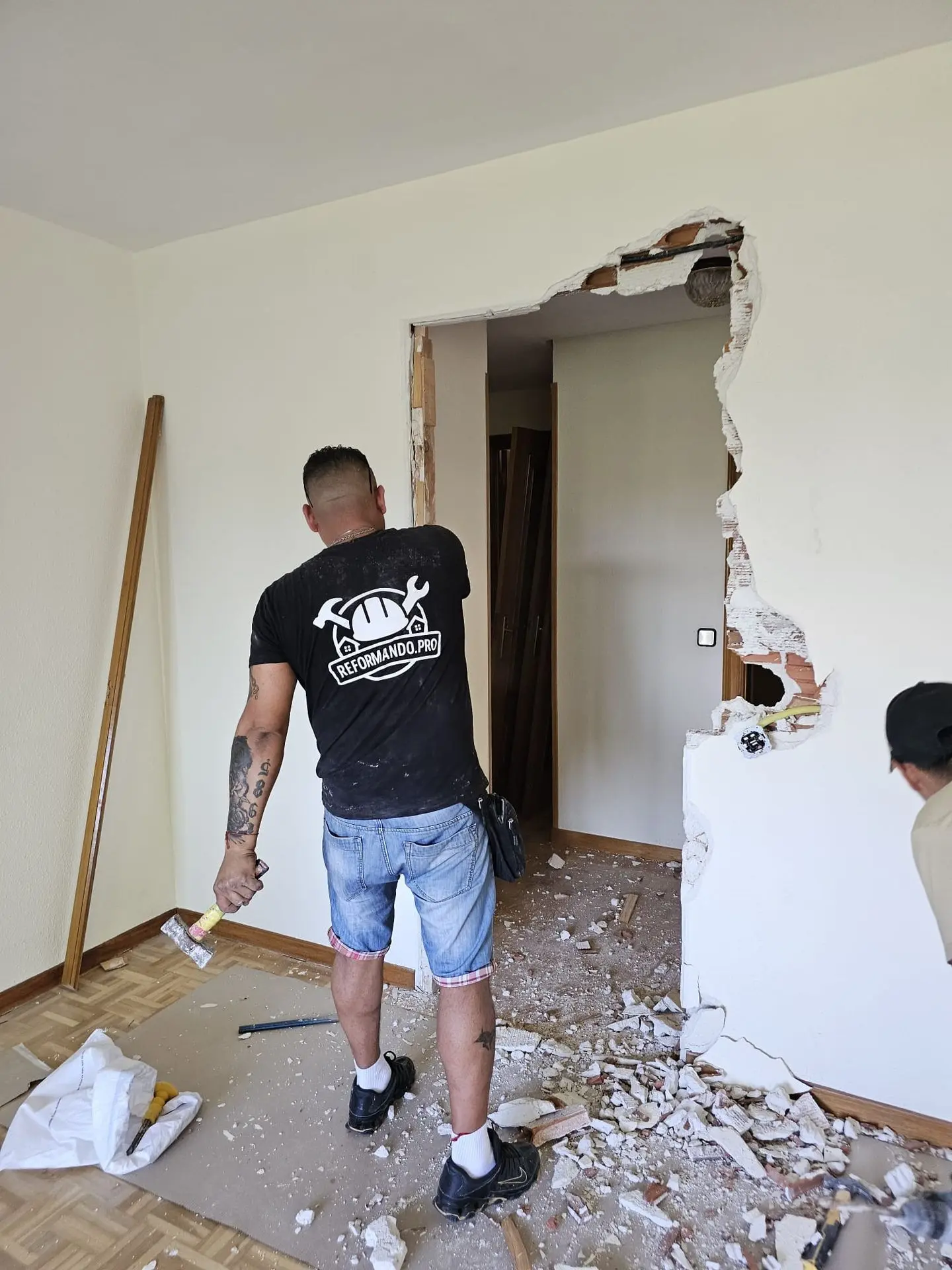 Inicio de la demolición en una reforma en Madrid