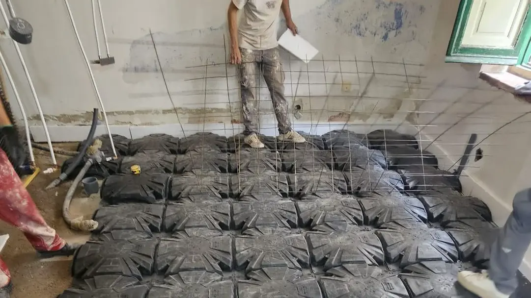 Trabajos de instalación en suelo durante la reforma